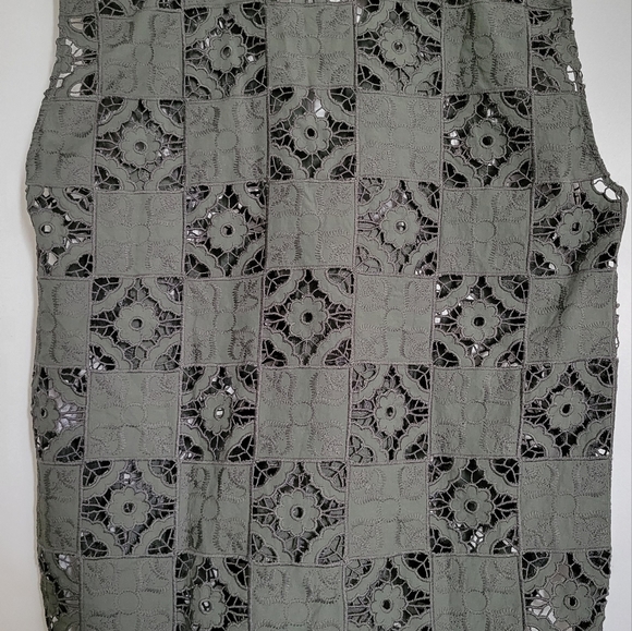 XX SOLD XX Zara green embroidered top, size L - Picture 2 of 2